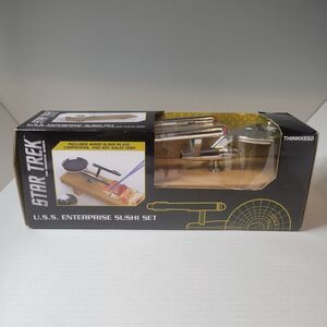 Star Trek U.S.S, Enterprise Sushi Set Wood Base